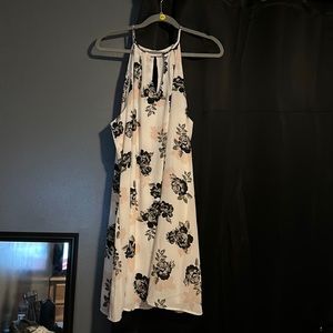 White dress with flowers. Size XL